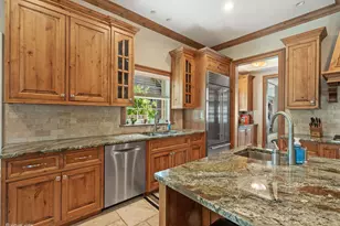 261 S Kenilworth Ave, Glen Ellyn, IL 60137 - Photo 10