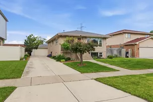 9324 S Thomas Ave, Bridgeview, IL 60455 - Photo 2