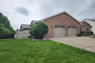 2707 Foxridge Run, Bloomington, IL 61704 - Photo 2