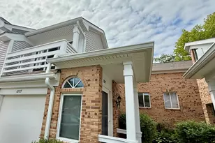 1077 Courtland Dr, Buffalo Grove, IL 60089 - Photo 2