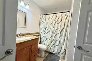 1077 Courtland Dr, Buffalo Grove, IL 60089 - Photo 14