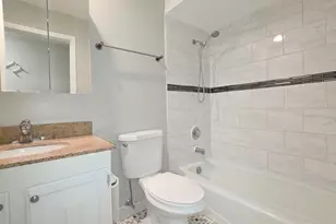 12 Parkside Ct, Vernon Hills, IL 60061 - Photo 8