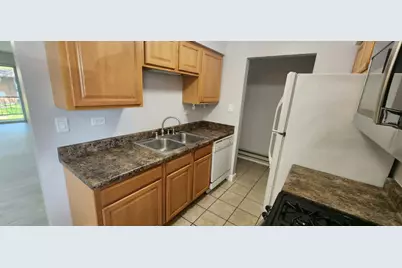 1910 W Hatherleigh Court #2D, Mount Prospect, IL 60056 - Photo 8