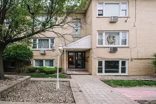6634 W 95th St, Oak Lawn, IL 60453 - Photo 2