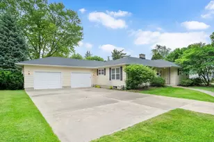 545 Claremont Ave, West Chicago, IL 60185 - Photo 2
