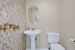 545 Claremont Ave, West Chicago, IL 60185 - Photo 8