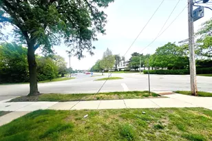 8152 Elmwood Ave, Skokie, IL 60077 - Photo 4