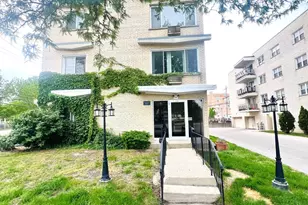 8152 Elmwood Ave, Skokie, IL 60077 - Photo 2