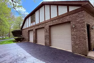 8N258 Brierwood Ln, Elgin, IL 60124 - Photo 34