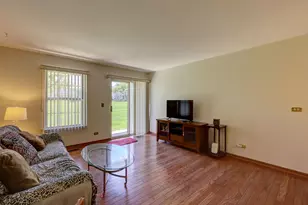 25 Coolidge Ct, Streamwood, IL 60107 - Photo 12