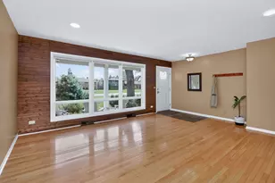 700 E Turner Ave, Roselle, IL 60172 - Photo 4