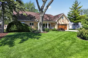 700 E Turner Ave, Roselle, IL 60172 - Photo 1