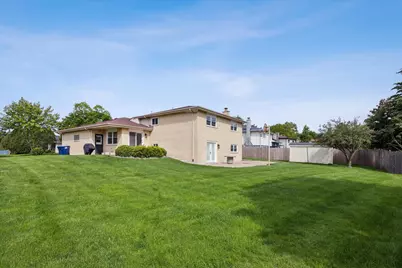 7825 Stratford Place, Darien, IL 60561 - Photo 32