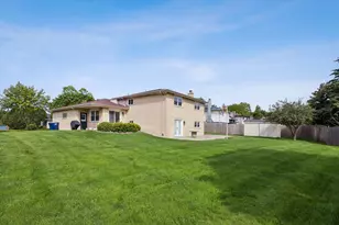 7825 Stratford Pl, Darien, IL 60561 - Photo 32