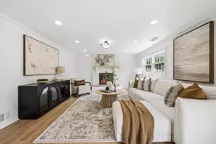 7825 Stratford Pl, Darien, IL 60561 - Photo 16