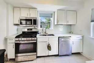 2923 W 97th St, Evergreen Park, IL 60805 - Photo 10