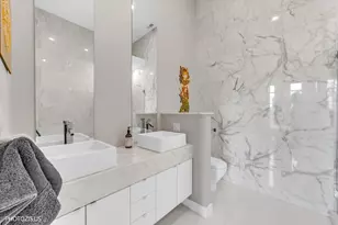 2411 W Walton St, Chicago, IL 60622 - Photo 30