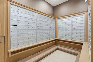 1455 N Sandburg Terrace, Chicago, IL 60610 - Photo 4