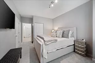 757 N Orleans St, Chicago, IL 60654 - Photo 12