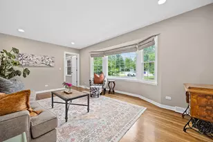 27W359 Aspen Ct, Winfield, IL 60190 - Photo 4