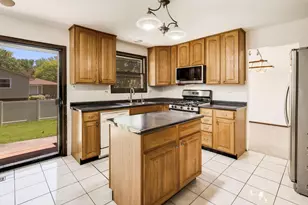 847 College Ave, Matteson, IL 60443 - Photo 12