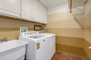 11025 Edgebrook Ln, Indian Head Park, IL 60525 - Photo 24