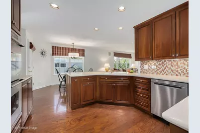 11025 Edgebrook Lane, Indian Head Park, IL 60525 - Photo 10