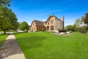 600 Willow St, Sugar Grove, IL 60554 - Photo 2