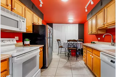 2431 E Brandenberry Court #2O, Arlington Heights, IL 60004 - Photo 4