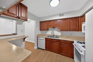 3235 S Manor Dr, Lansing, IL 60438 - Photo 8