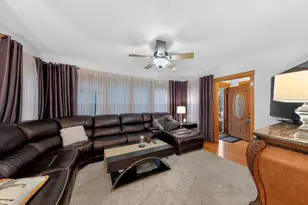 5438 W Melrose St, Chicago, IL 60641 - Photo 6