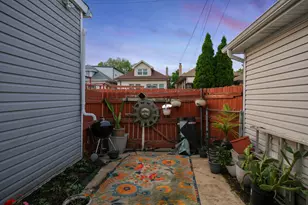 5438 W Melrose St, Chicago, IL 60641 - Photo 38