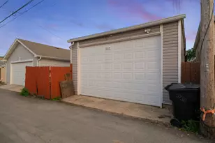 5438 W Melrose St, Chicago, IL 60641 - Photo 40