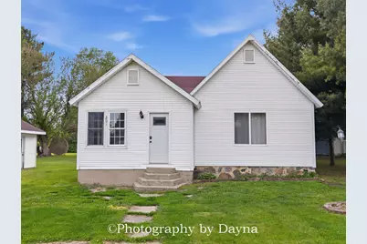 201 NW Lexington Street, Iroquois, IL 60945 - Photo 2