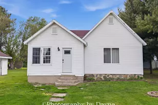 201 NW Lexington St, Iroquois, IL 60945 - Photo 2
