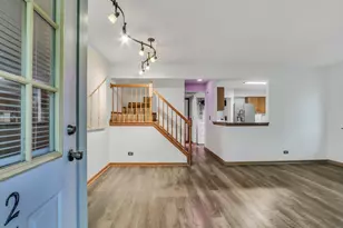 274 W Treehouse Ln, Round Lake, IL 60073 - Photo 4