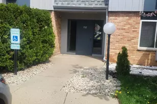 932 E Old Willow Rd, Prospect Heights, IL 60070 - Photo 2