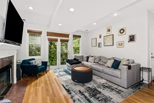 615 N Noble St, Chicago, IL 60642 - Photo 2