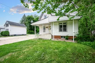711 S 4th St, Dekalb, IL 60115 - Photo 2