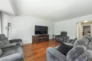 4216 Kathleen Ln, Oak Lawn, IL 60453 - Photo 4