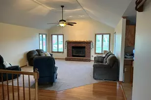 315 Coaler Dr, Coal City, IL 60416 - Photo 4