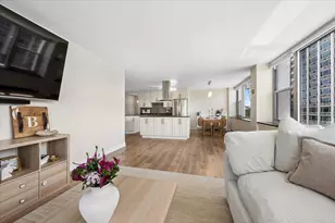 4250 N Marine Dr, Chicago, IL 60613 - Photo 6