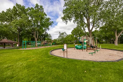306 Woodview Court, Oak Brook, IL 60523 - Photo 14