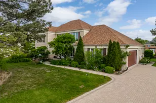 306 Woodview Ct, Oak Brook, IL 60523 - Photo 2