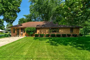 1048 Warren St, Henry, IL 61537 - Photo 2
