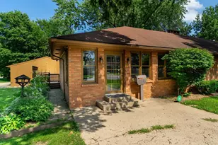 1048 Warren St, Henry, IL 61537 - Photo 8