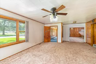 1048 Warren St, Henry, IL 61537 - Photo 10