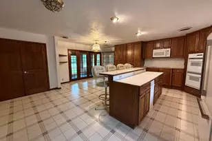 1048 Warren St, Henry, IL 61537 - Photo 12