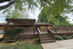 1048 Warren St, Henry, IL 61537 - Photo 2