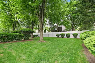 209 Briarheath Ln, Naperville, IL 60565 - Photo 26